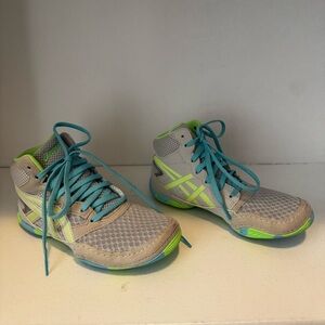 ASICS Kids 1.5Y SNAPDOWN 4 Grade School wrestling shoes good condition grey lime